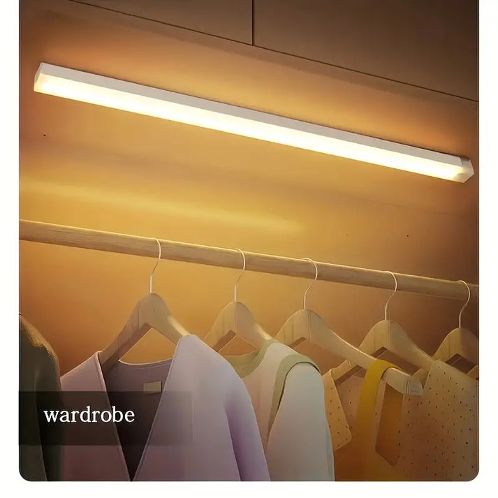 LUMIX Glide™ - Luz LED Con Sensor De Movimiento (30 CM)