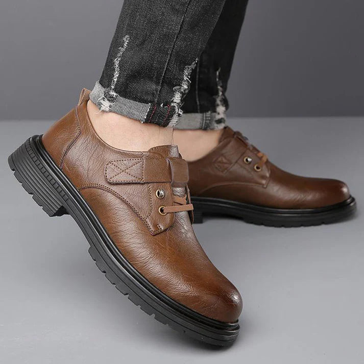 Zapatos de hombre transpirables de estilo retro de cuero con suela blanda.