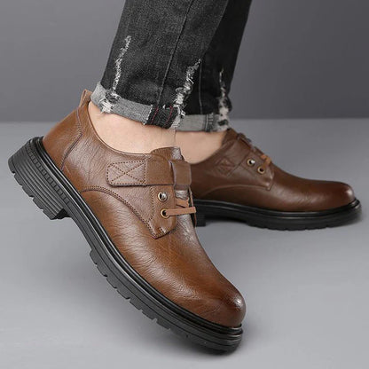 Zapatos de hombre transpirables de estilo retro de cuero con suela blanda.