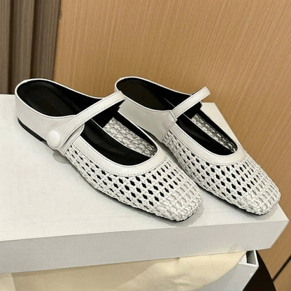Zapatos destalonados trenzados con hebilla y punta cuadrada